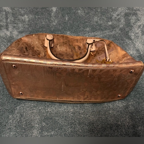 Michael Kors Rose Gold Purse - Picture 4 of 12